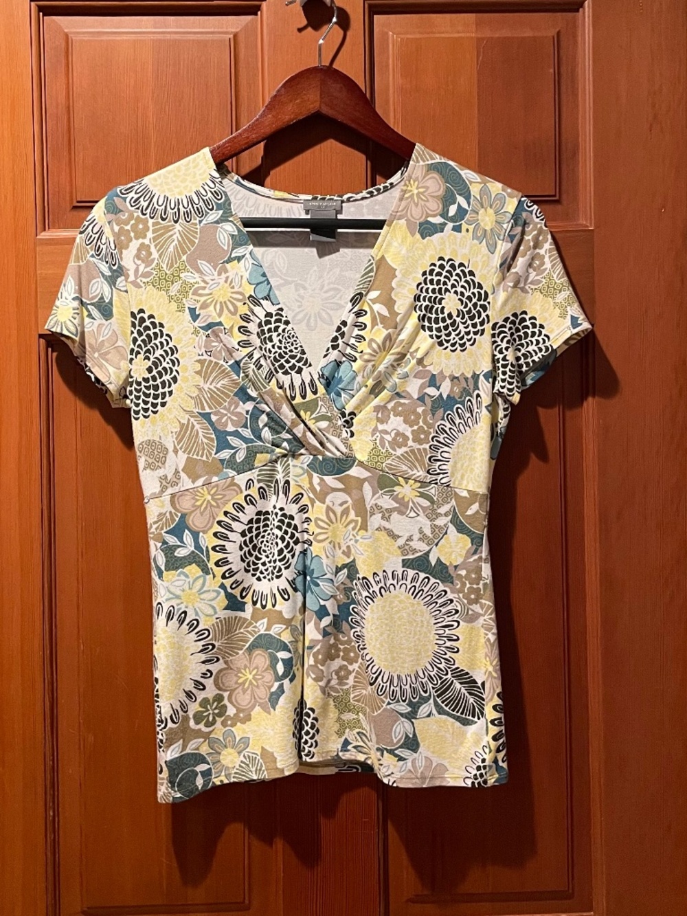 Ex-Small Ann Taylor Short-sleeve Dressy T-shirt in Sunny Yellow Floral Pattern